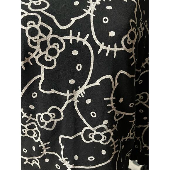 Hello Kitty Disney Sweatshirt Size‎ Medium Rare Black & White Women's Pullover - Picture 4 of 6